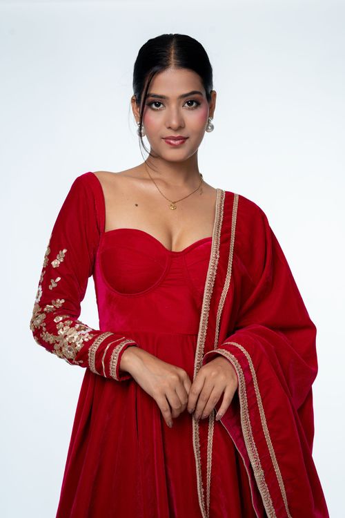 BELLE (RED) - Traditional Alley