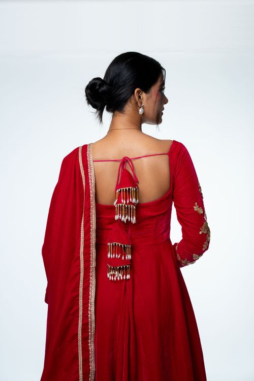 DREAMY FRILLS (RED) - Traditional Alley