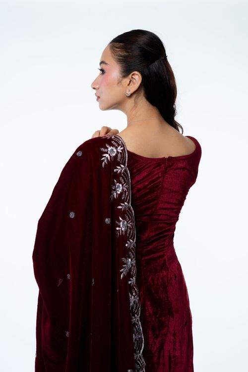 ROSE: A velvet Kurtha set 