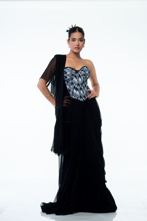 NEPALI DHAKA CORSET SAREE: Classic - Traditional Alley